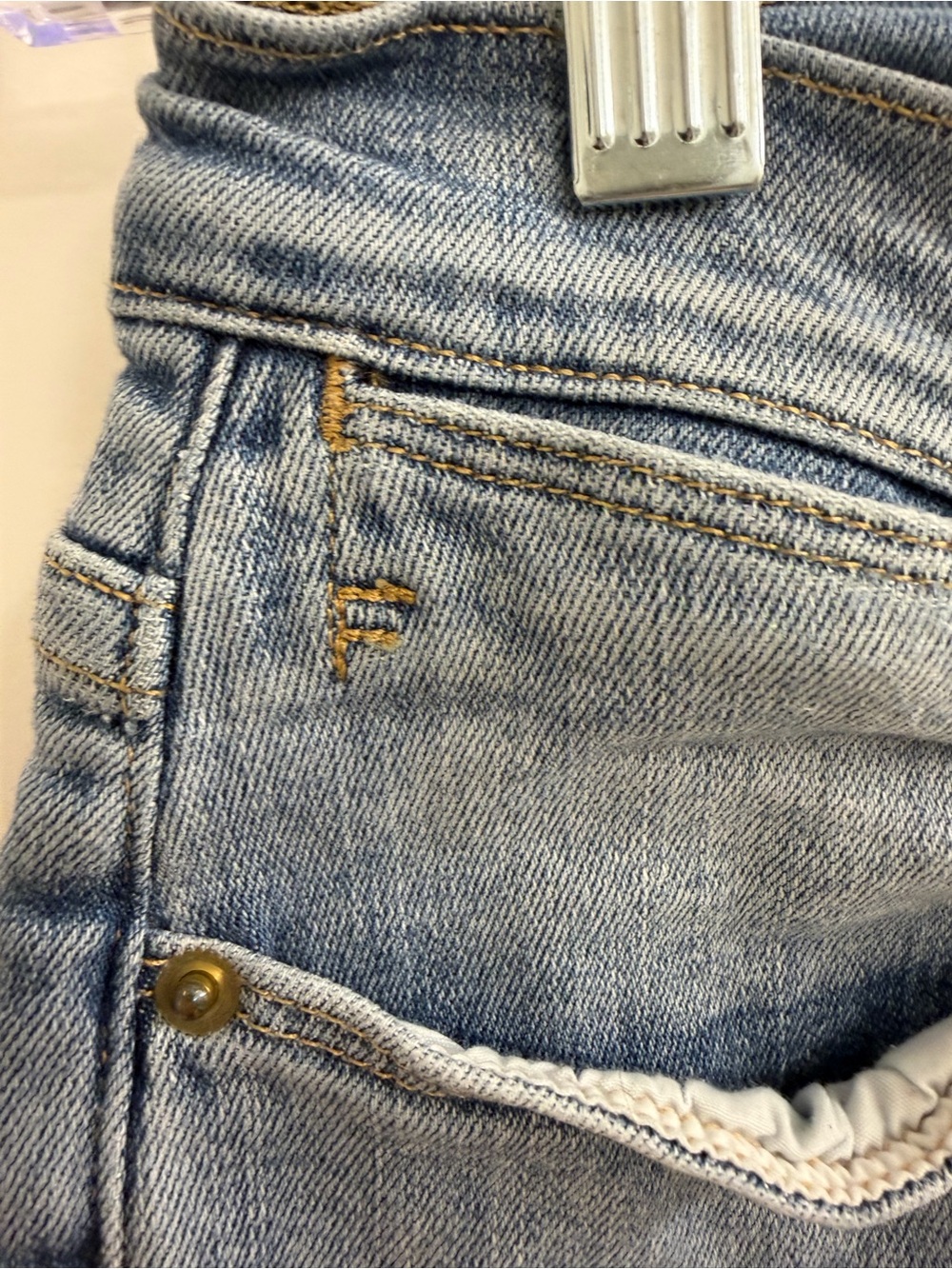 Frame Denim Straight Leg Jeans in faded light blue - Picture 3 of 4